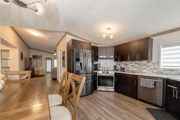 22 Sandpiper Bay, Brandon, MB R7C1E1 Photo 4