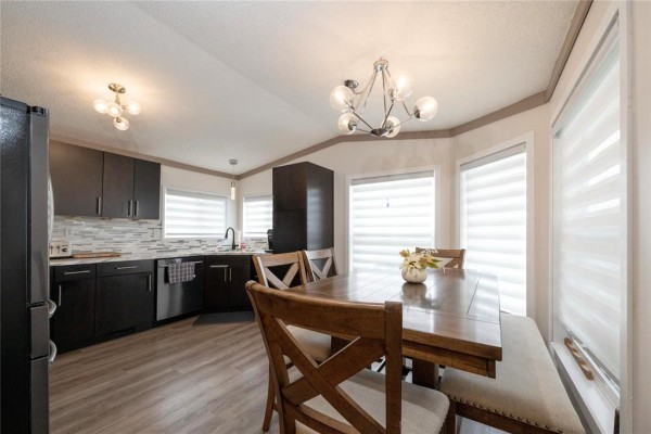 22 Sandpiper Bay, Brandon, MB R7C1E1 Photo 5