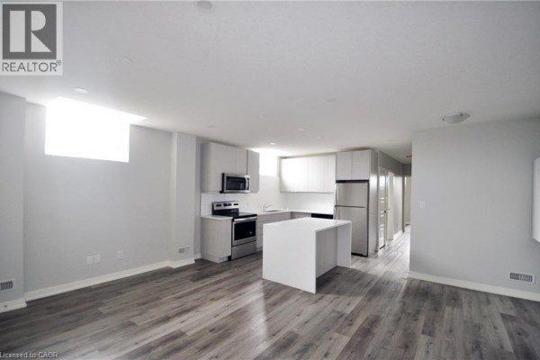 4pc Ensuite bath - 22 St Andrews Street Unit# 1, Cambridge, ON N1S1M4 Photo 2