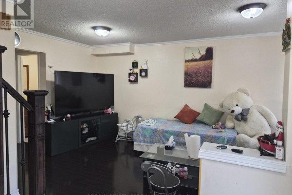 Kitchen - 22 Streamside Lane, Brampton, ON L6R2A9 Photo 3