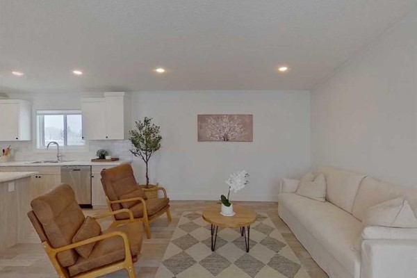 Kitchen - 22 Tamarack Lane, Olds, AB T4H0B1 Photo 5