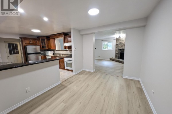22 Threadneedle Crescent, Toronto, ON M2H1Z4 Photo 4