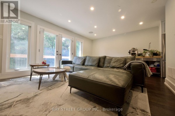 22 Thurgate Crescent, Markham, ON, photo 3