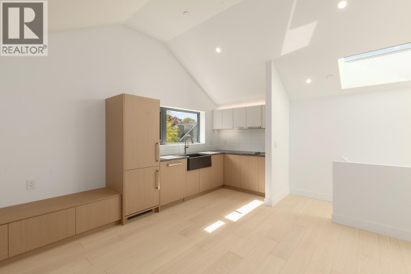 22 W 14th Avenue, Vancouver, BC V5Y1W6 Photo 2
