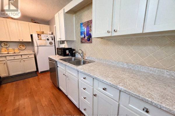 Bedroom 3 - 22 Westvale Drive, Bracebridge), ON P1L1B5 Photo 5