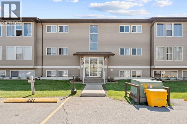 220, 101 Big Hill Way Se, Airdrie, AB, photo 2