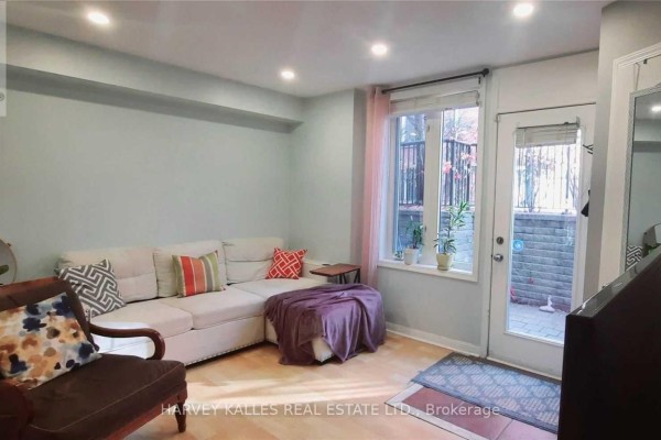 Den - 220 - 28 Douro Street, Toronto, ON M6K3M4 Photo 4
