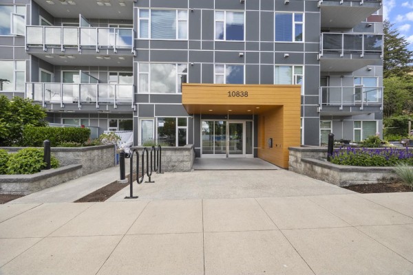 220 10838 Whalley Boulevard, Surrey, BC, photo 2