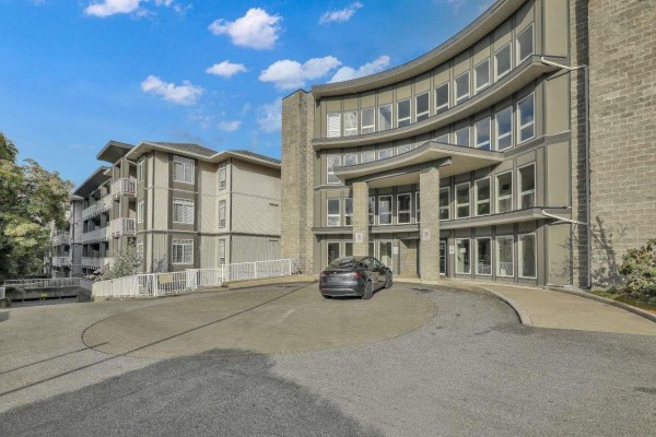 220 13277 108 Avenue, Surrey, BC V3T0A9 Photo 2