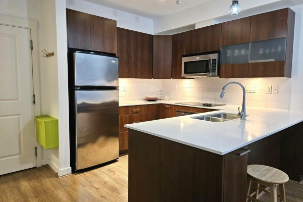 220 13321 102a Avenue, Surrey, BC, photo 2