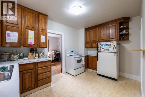 Full bathroom - 220-222 Vernon Street, Nelson, BC V1L4E2 Photo 5