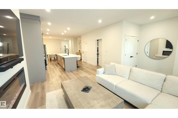 Kitchen - 220 28 St Sw, Edmonton, AB T6X3E4 Photo 3