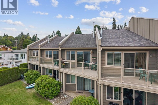 220 3295 Island Hwy W, Qualicum Beach, BC, photo 2