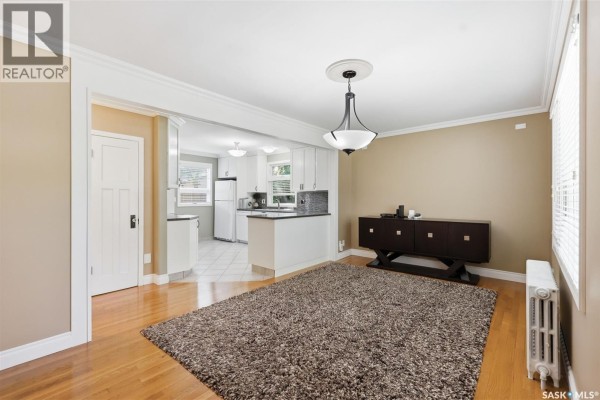 Kitchen - 220 3rd Street E, Saskatoon, SK S7H1L3 Photo 5