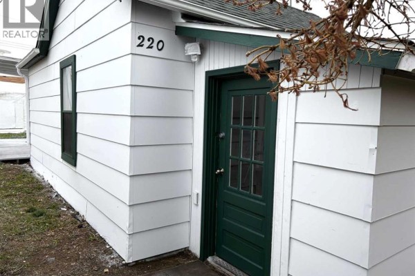 220 Armstrong Street, Carmangay, AB, photo 3
