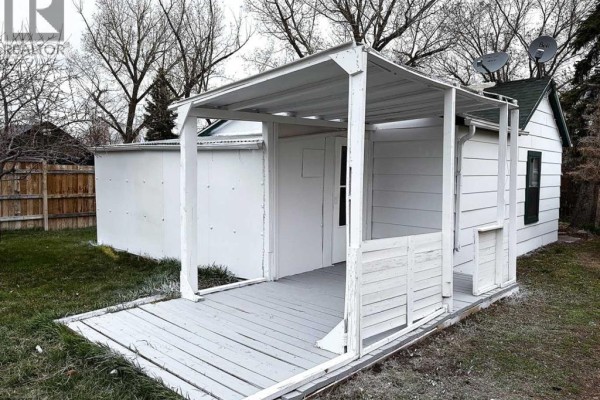 Primary Bedroom - 220 Armstrong Street, Carmangay, AB T0L0N0 Photo 4