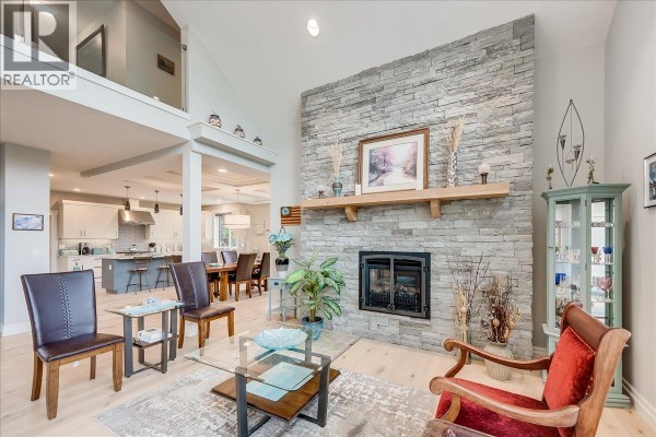 220 Chase Road, Christina Lake, BC, photo 2