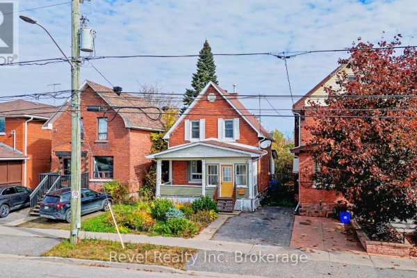 Residential for sale at 220 First Avenue E, North Bay, ON - MLS® 8xc4pj