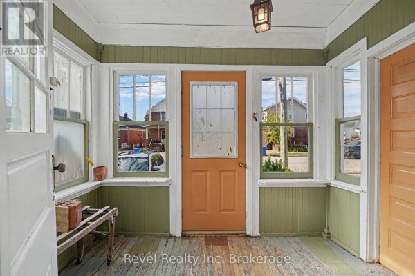 220 First Avenue E, North Bay, ON, photo 2