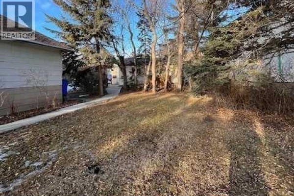 Living room - 220 First Street E, Cochrane, AB T4C1Z3 Photo 4