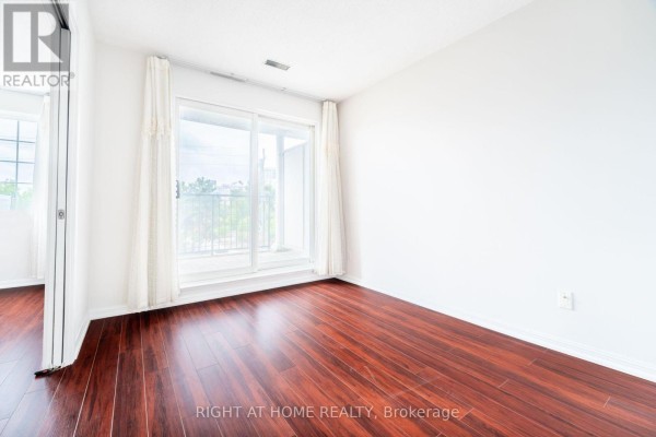220 Grandview Way, Toronto, ON, photo 2