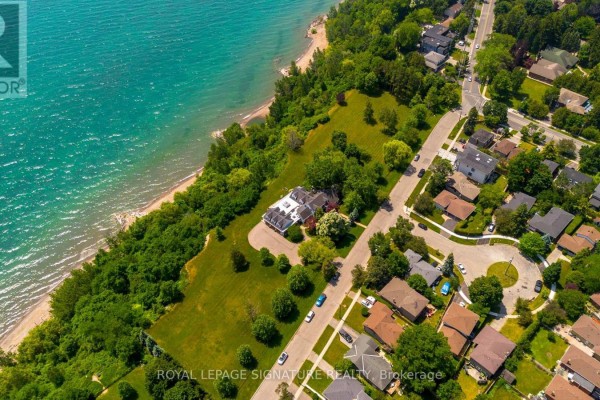 220 Greyabbey Trail, Toronto, ON, photo 2