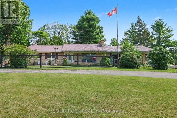 Backyard with pool and mature trees - 220 Highfield Crescent Beckwith