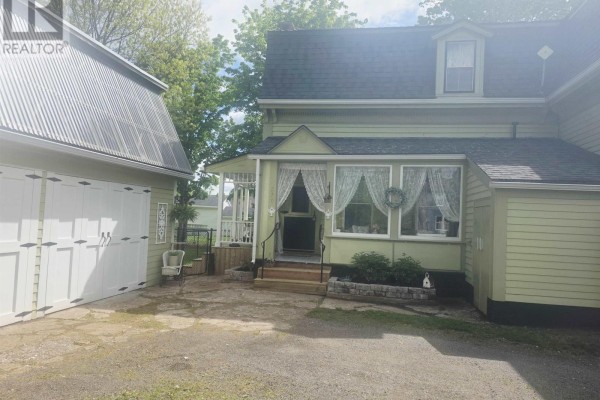 Family room - 220 Main Street, Berwick, NS B0P1E0 Photo 5