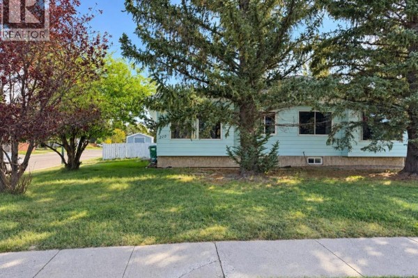 220 Mcgill Boulevard W, Lethbridge