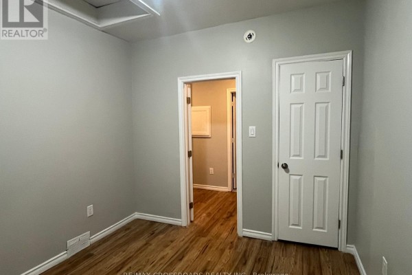 Living room - 220 Mcnaughton Avenue, Oshawa, ON L1H3B6 Photo 4