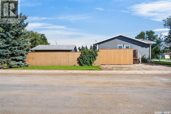 Primary Bedroom - 220 Millburn Street, Melfort, SK S0E1A0 Photo 5