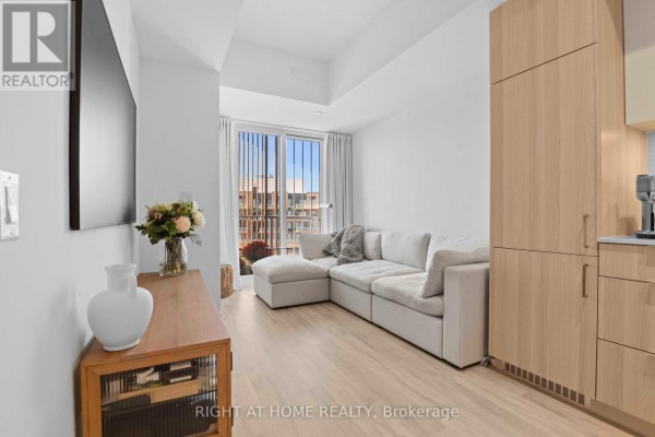 220 Missinnihe Way, Mississauga, ON L5H0A9 Photo 4