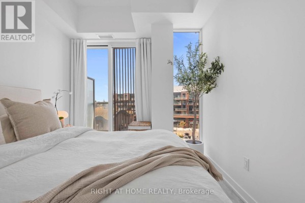220 Missinnihe Way, Mississauga, ON L5H0A9 Photo 5