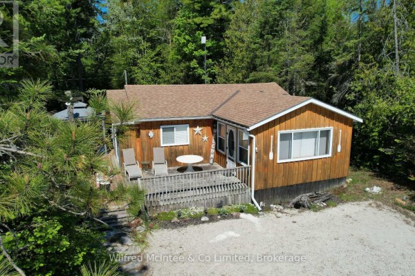 Kitchen - 220 Ogimah Road, Native Leased Lands, ON N0H2G0 Photo 2
