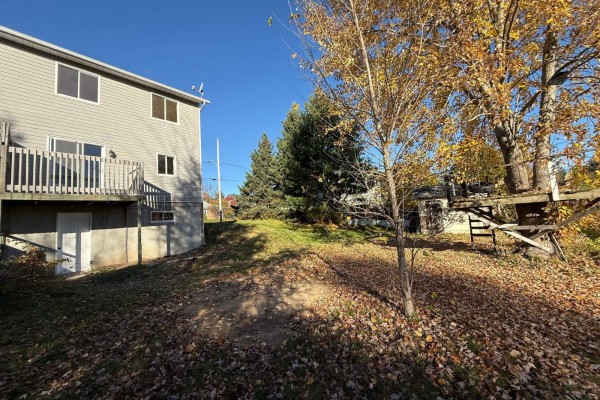 Living room - 220 Rue Louis-antoine-couillard, Papineauville, QC J0V1R0 Photo 2
