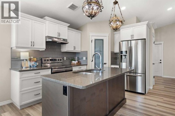 3pc Bathroom - 220 Sierra Road Sw, Medicine Hat, AB T1B4Y6 Photo 4