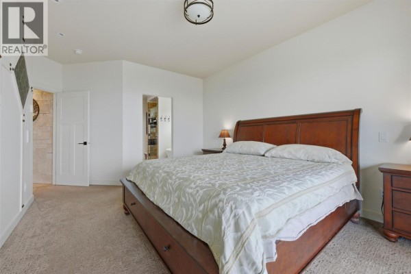 2200 Cortina Drive, Kelowna, BC, photo 2