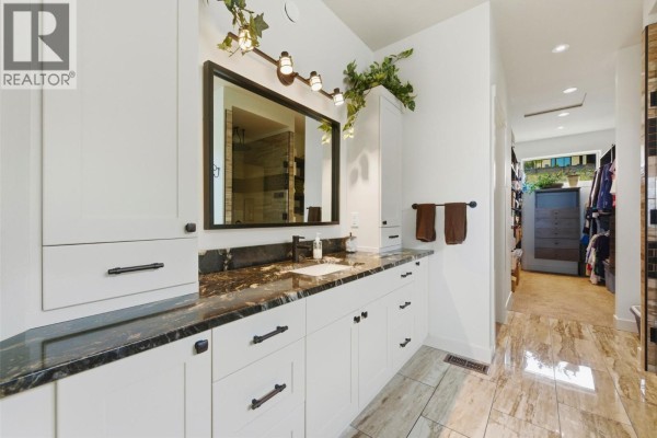 2200 Cortina Drive, Kelowna, BC, photo 3