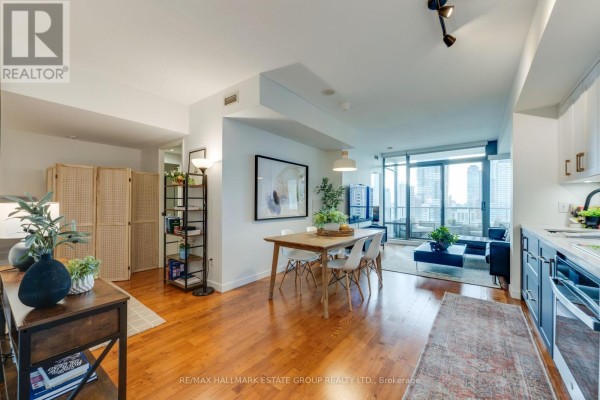Den - 2201 - 285 Mutual Street, Toronto, ON M4Y3C5 Photo 5