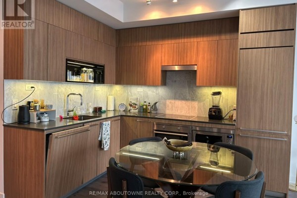 Kitchen - 2201 - 70 Queens Wharf Road, Toronto, ON M5V0J2 Photo 5