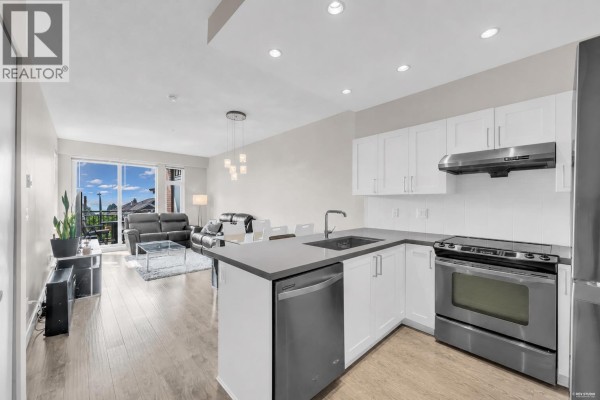 2201 963 Charland Avenue, Coquitlam, BC V3K0E2 Photo 4