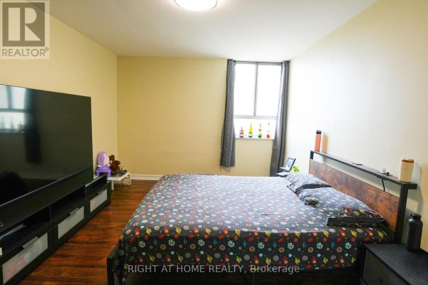 2203 - 1 Massey Square, Toronto, ON, photo 3