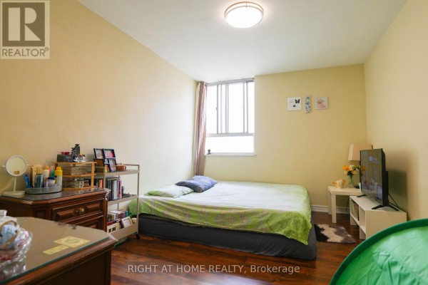 Bedroom 2 - 2203 - 1 Massey Square, Toronto, ON M4C5L4 Photo 5