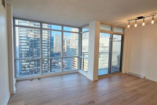 Kitchen - 2203 - 15 Fort York Boulevard, Toronto, ON M5V3Y4 Photo 3