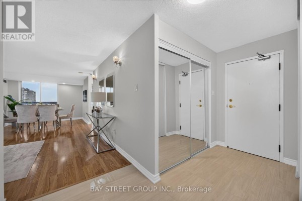 Eating area - 2203 - 400 Webb Drive, Mississauga, ON L5B3Z7 Photo 4