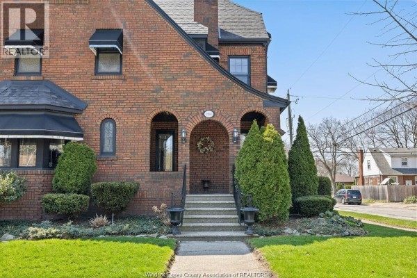 5pc Ensuite bath - 2203 Victoria, Windsor, ON N8X1R2 Photo 3