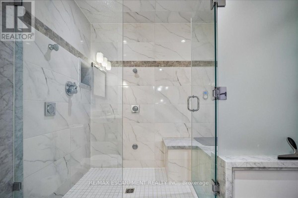2203 Winding Woods Drive, Oakville, ON, photo 2
