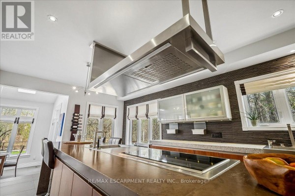 2203 Winding Woods Drive, Oakville, ON, photo 3