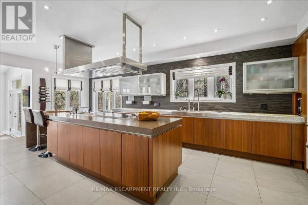 Kitchen - 2203 Winding Woods Drive, Oakville, ON L6H5T9 Photo 5