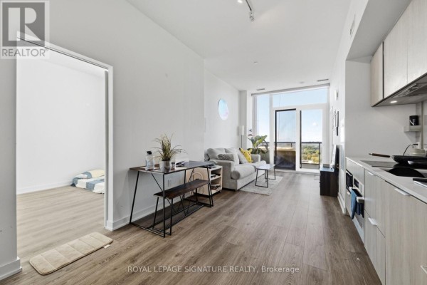 Living room - 2204 - 28 Ann Street, Mississauga, ON L5G0E1 Photo 3